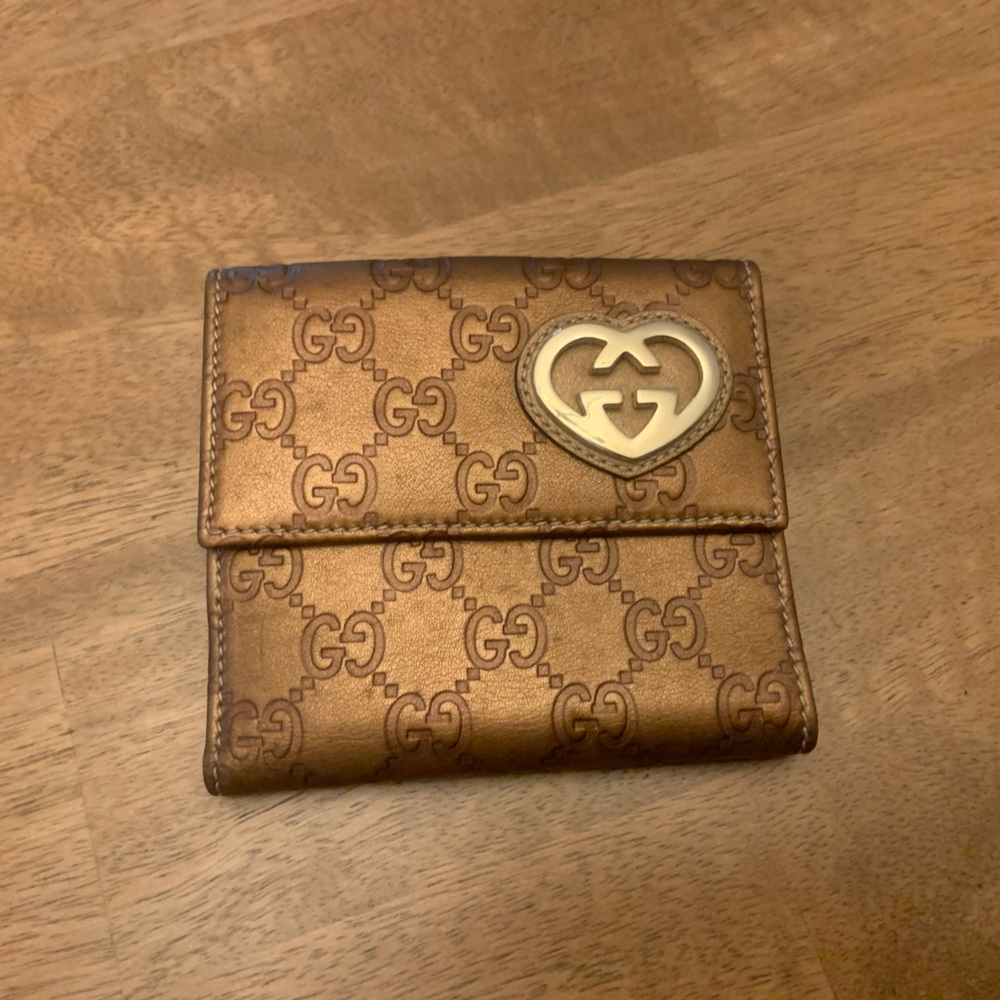 Gucci Hearts wallet . Excellent used condition. No call outs